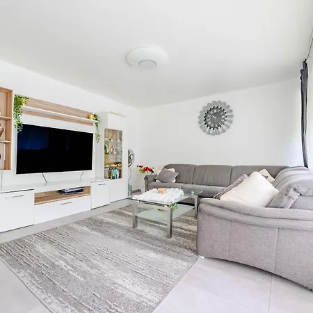 Lejlighed 5-room Near Exhibition Center *