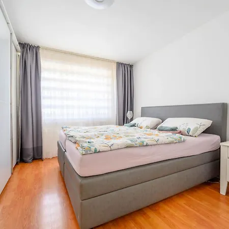 Lejlighed 5-room Near Exhibition Center
