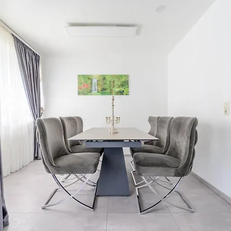 Lejlighed 5-room Near Exhibition Center